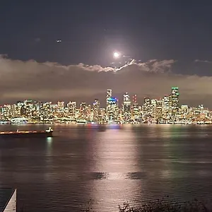 180 Degree, Unobstructed Bluff View! Apartment Seattle